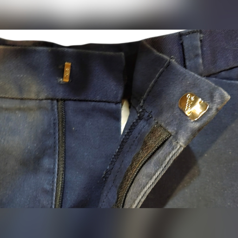 Dockers Stretch Stained Defender 6" Pleated Navy Shorts Well Pre-Loved - Picture 4 of 8